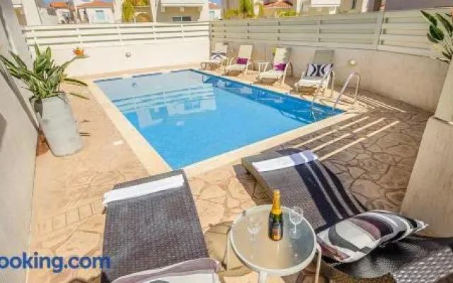 Oceanview Luxury Villa 012