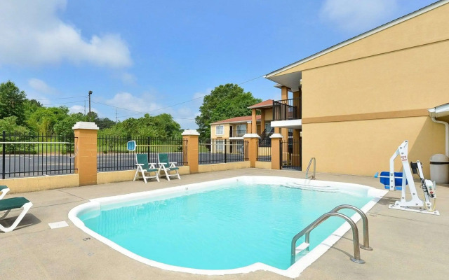 Quality Inn & Suites Cartersville North
