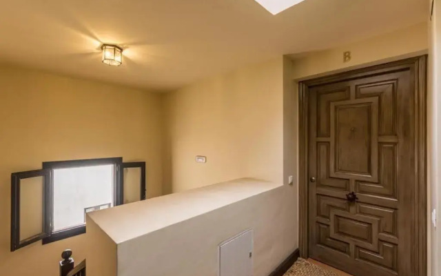 Palacio Descalzos -Atico 3b- Parking incluido