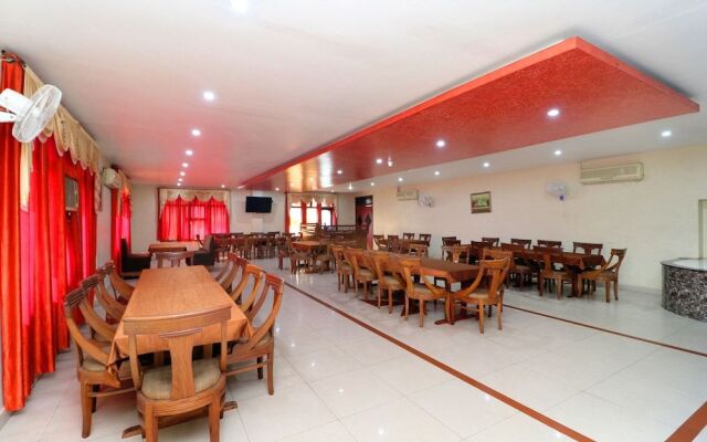 OYO 24747 Hotel White Spott