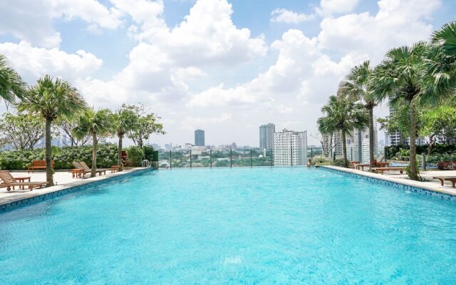 Gandaria Heights Apartment with Mall Access