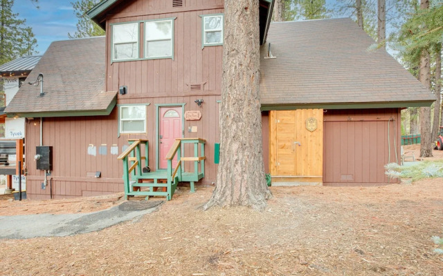 Idyllic Tahoe Home: 1 Mi to Heavenly Ski Resort!