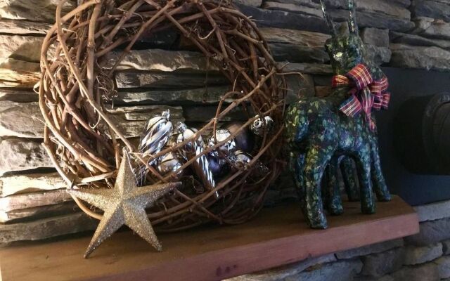 Mountain Pine Cabin - Sleeps 6 - Pet Friendly