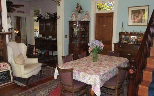 Robins Nest Bed & Breakfast