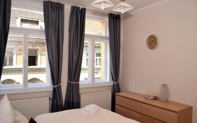 Riverside Ruterra Apartment
