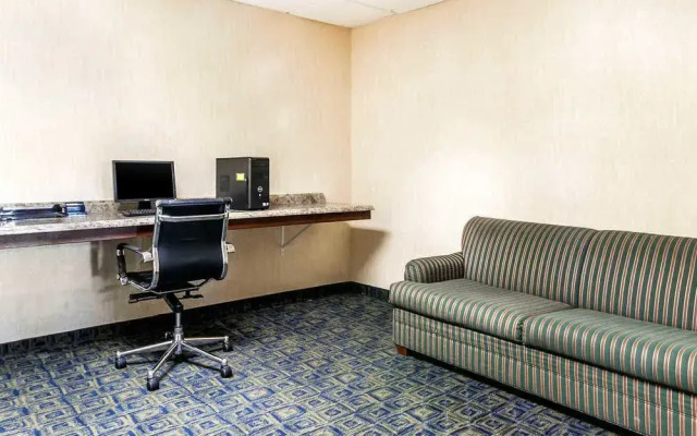 Comfort Suites East / I-44