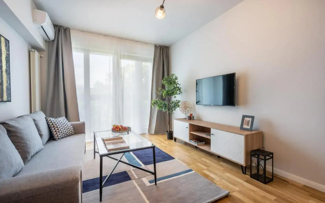 Bright 2BR Flat - Top Location - Green Views