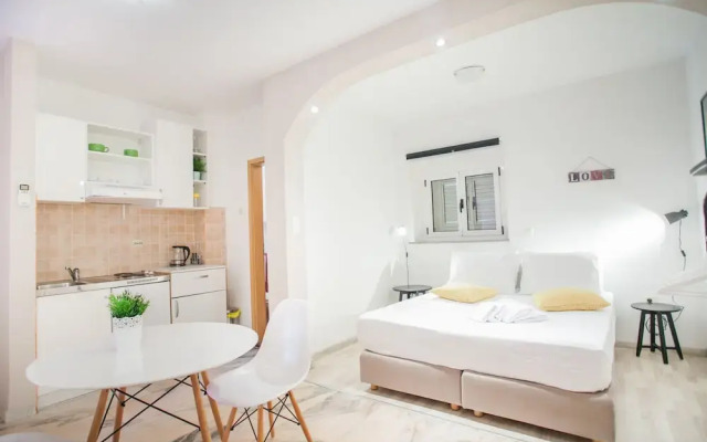 Studio Apartments Emotha