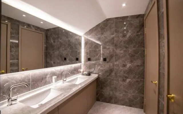 Hualu Wisdom Hotel (Jixi Wanda Plaza Branch)