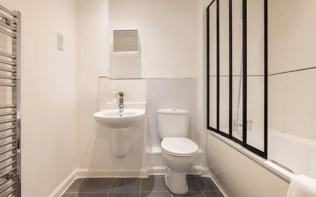 2 Bedrooms Apartment in Wembley