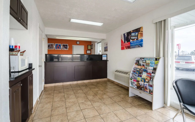 Motel 6 Commerce, GA