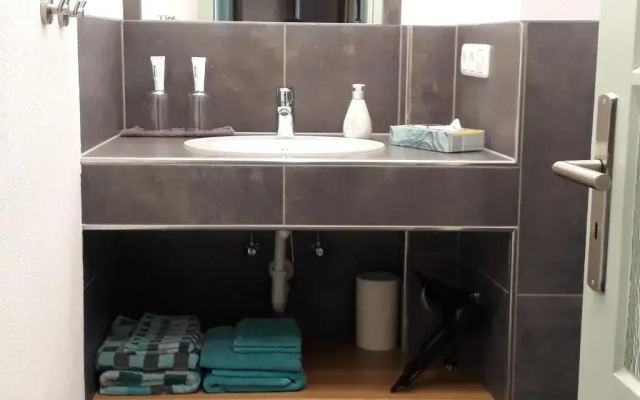 Alte Bahnhofstraße 12