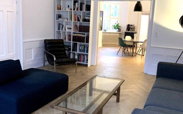 Christianshavn Canalside Luxury Apartment