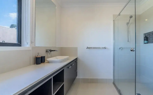 Winona ON Williams - PET Friendly - Free Wifi