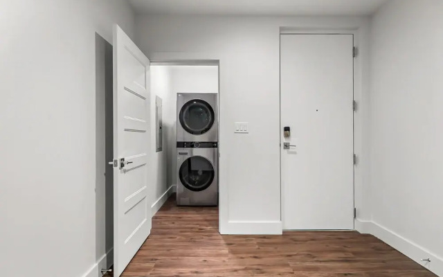 Upstay! New Renos Spacious Apartment Near Soco