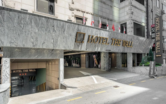 TheWall Hotel