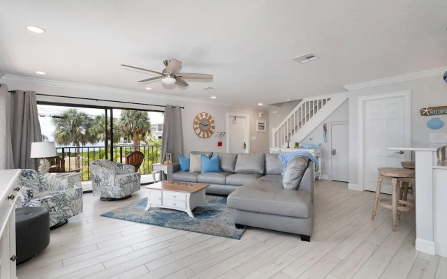 Gulfpointe by Pack and Relax