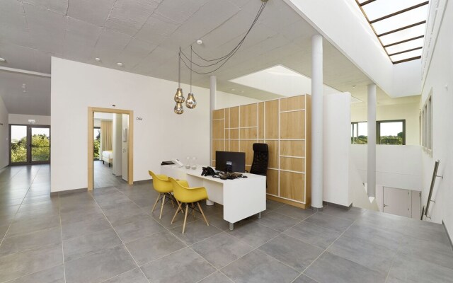 Mercedes Country House