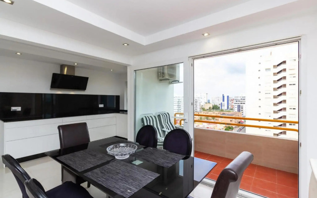 The White Apartment: Luxury, Beach and Design
