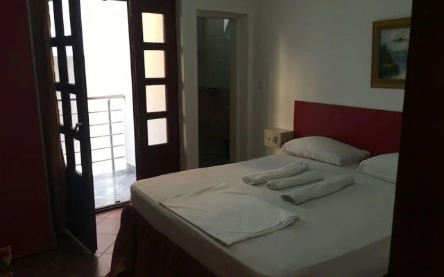 Apartments & Rooms Rozana