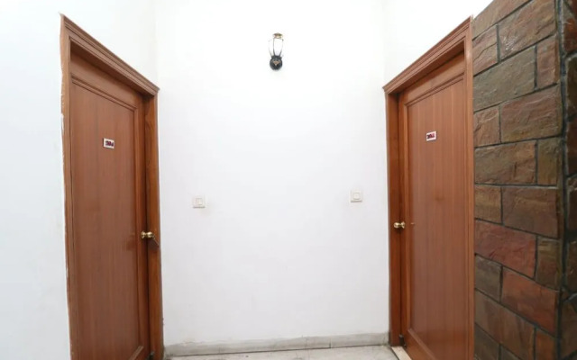 Oyo 35965 Kishore Castle