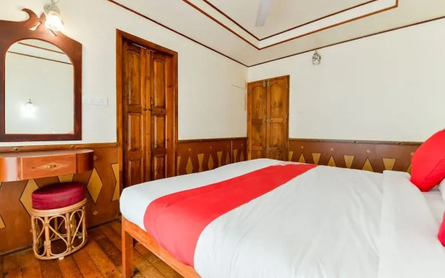 OYO 23047 Rkv Golden Petal Houseboat 3 Bhk