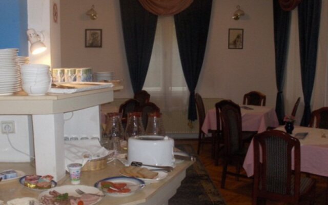 Grinka M Hotel