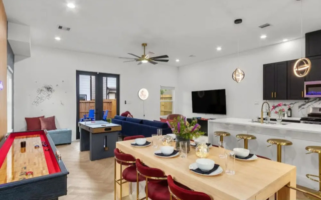 Chic 4BR Getaway Near NRG TMC