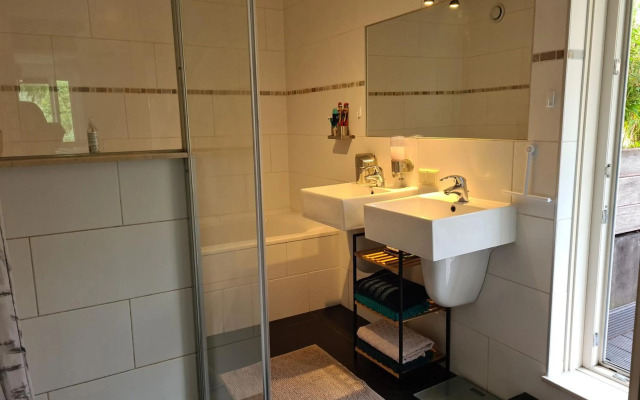 Royale en schone accommodatie met dakterras