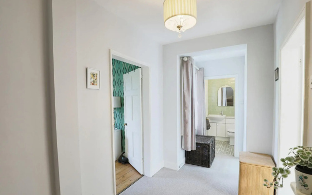 Stunning 4 Bed Semi-detached Home With Ample Space