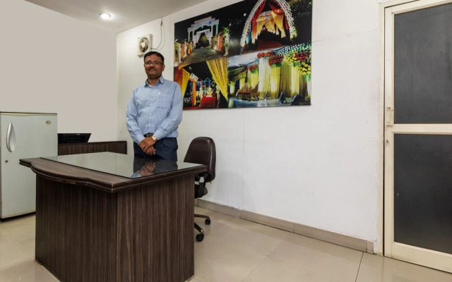 SPOT ON 48618 Vasundhara Gardens