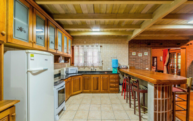 Bela casa estilo chalé em Canela RCF160