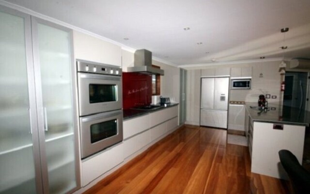 12 Tarndale Place