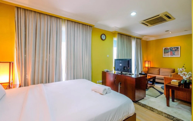 Comfort And Cozy Studio At Roosseno Plaza Apartment