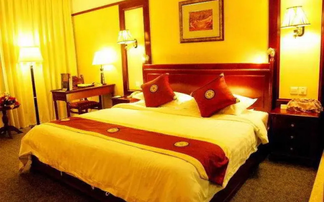 Taiyi Hotel (Chengdu Shuhan Road East Metro Station)