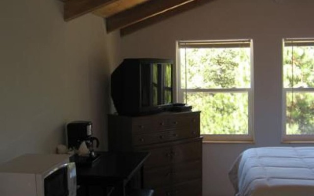 Crater Lake Inn & Retreat