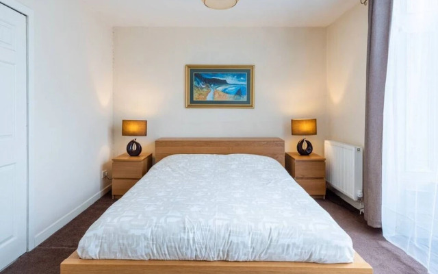 Roseangle - Spacious Family Apartment With South Facing Garden