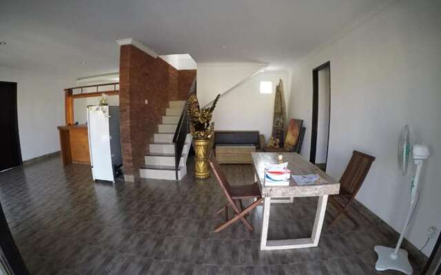 Temuku Keramas Beach Suite