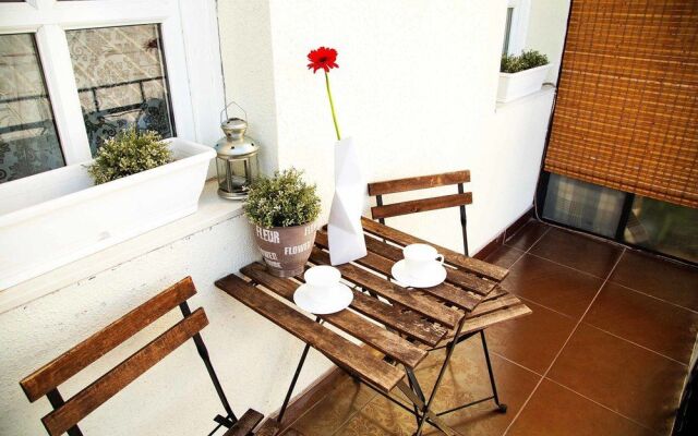 Two Bedroom Suites Near The Parliament