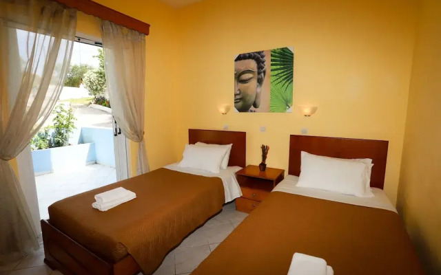 Agios Georgios - 2 Beds - Sleeps 5 - Free Parking