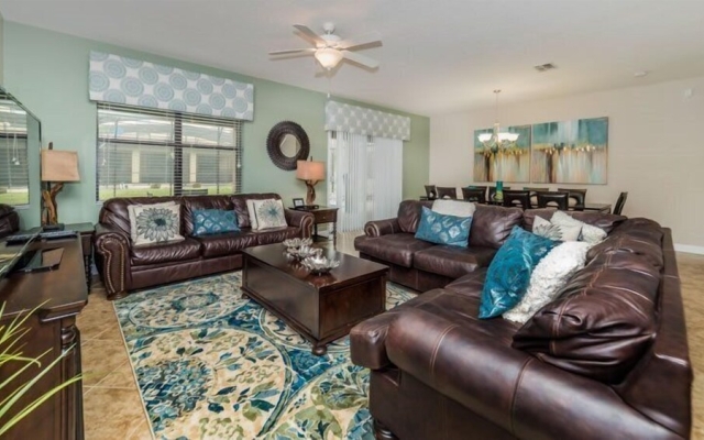 9 BR Pool Home In ChampionsGate