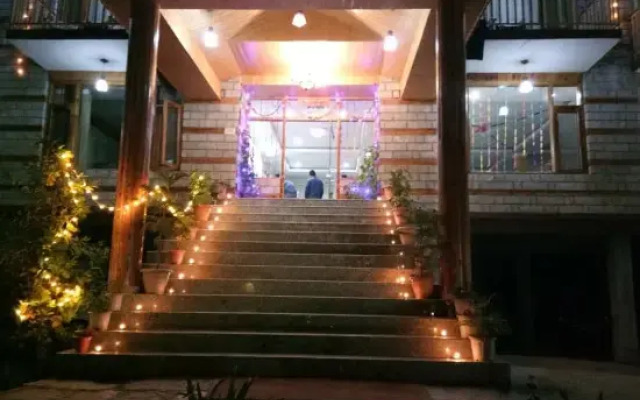 Hotel Manu Palace