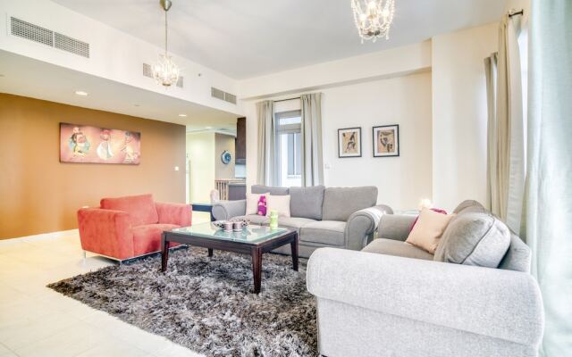 Executive Towers Amazing 1BR Onsite Pool Business bay