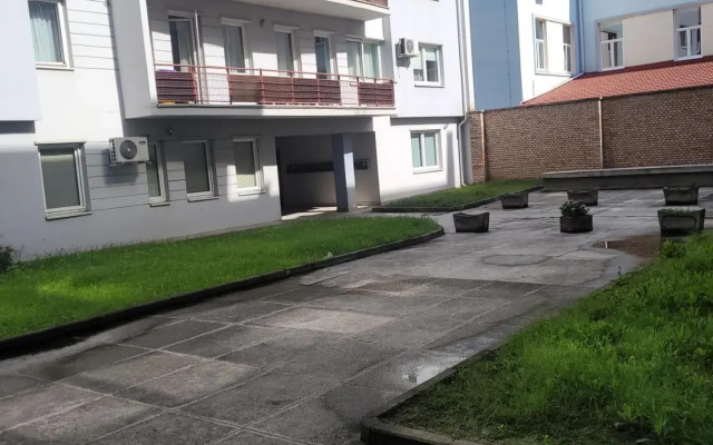 Lovely Apartment Near City Center (w/ Parking)