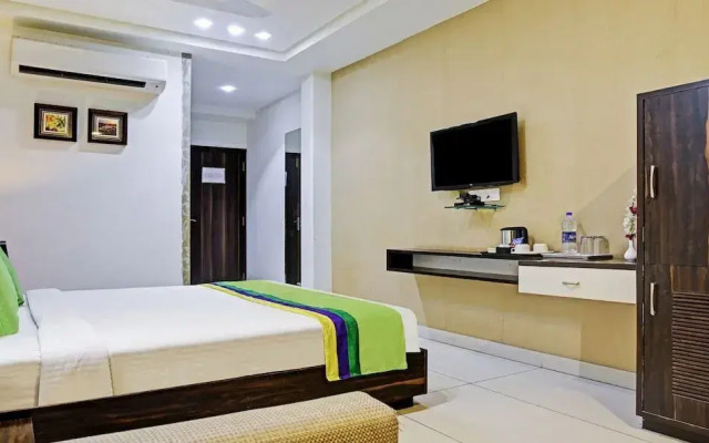 Treebo Trend Western