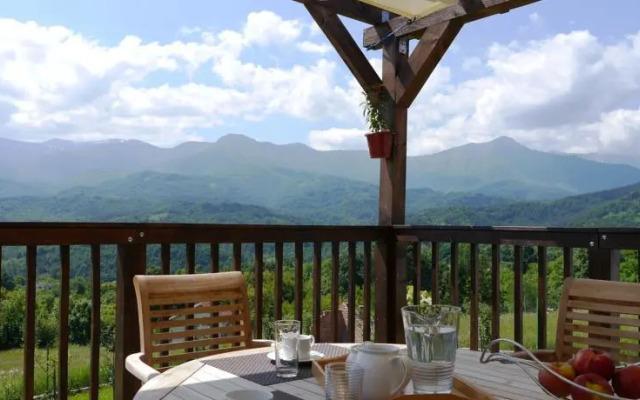 Tabashko Tarn Guest House