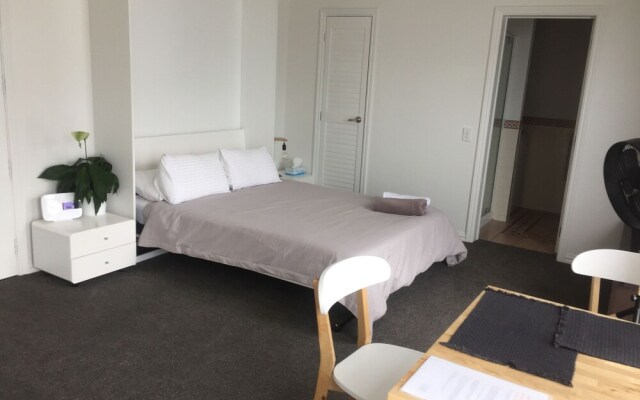QV Viaduct Apartment