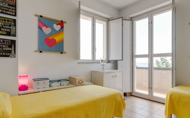 Splendid Holiday Home in Pozzallo With Garden