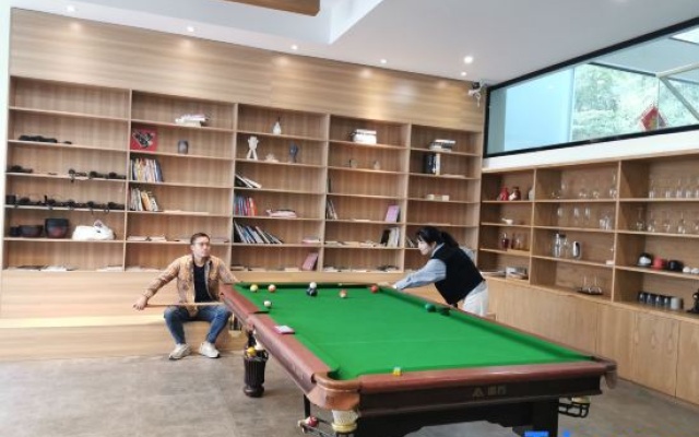Avatar Mountain Resort—5mins to park gate | Swimming Pool | Free Station Pick-up | Western Cuisine – Entertainment – Zhangjiajie