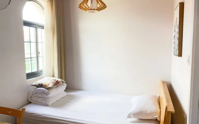 Jessie & Sissy Garden